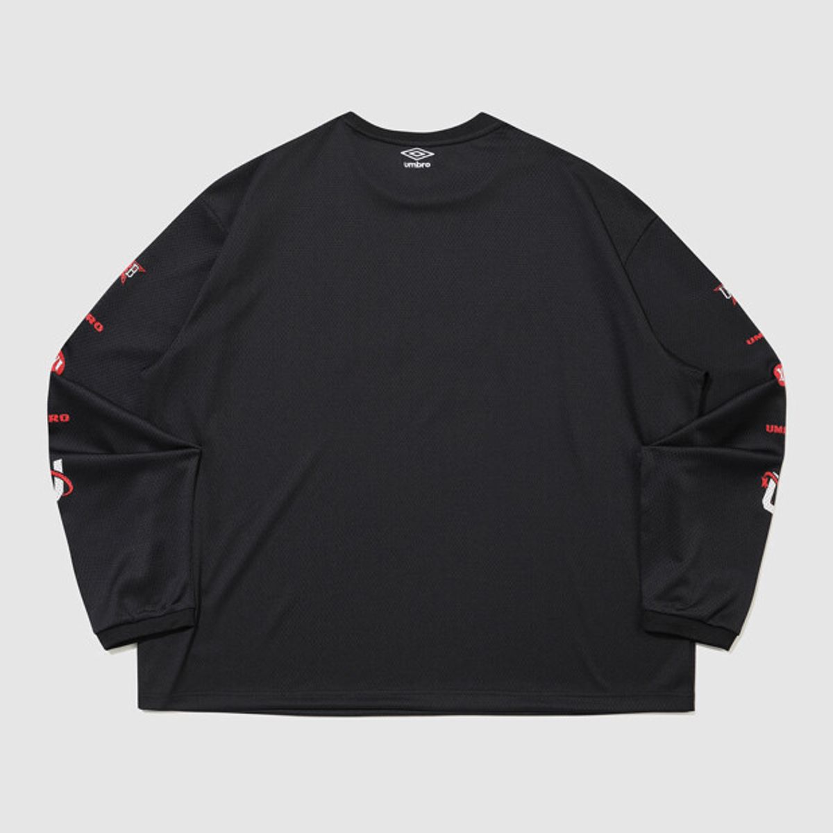 엄브로(UMBRO) 챈트 메쉬 그래픽 로고 긴팔 티셔츠 블랙 UR321CRL71