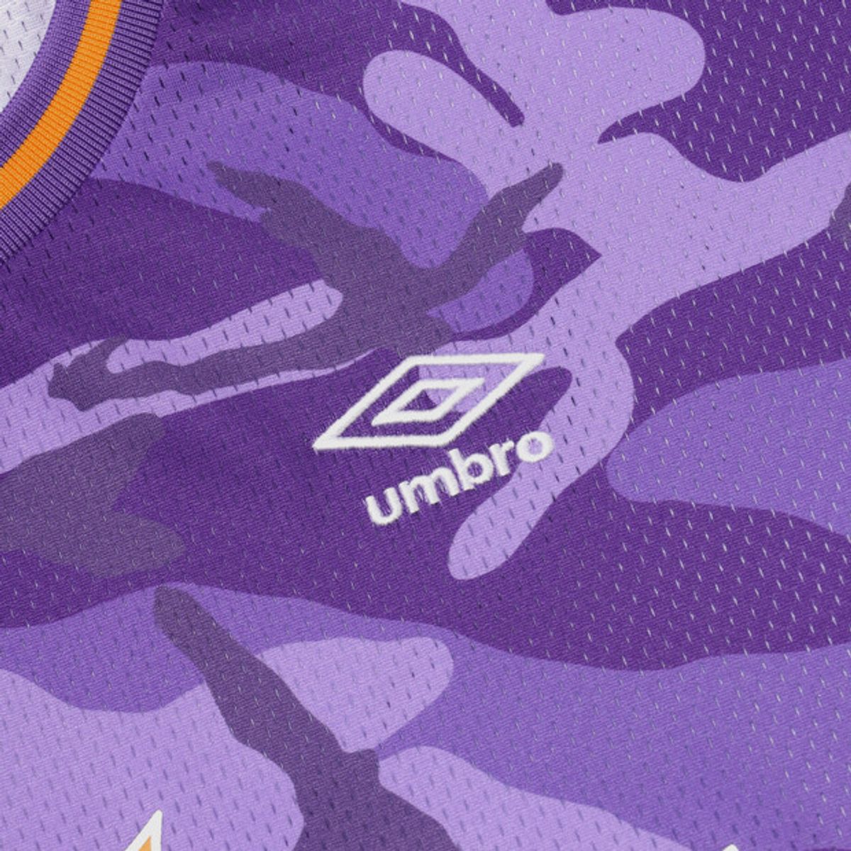 엄브로(UMBRO) 챈트 메쉬 카모 그래픽 반팔 티셔츠 퍼플 UR321CRS79