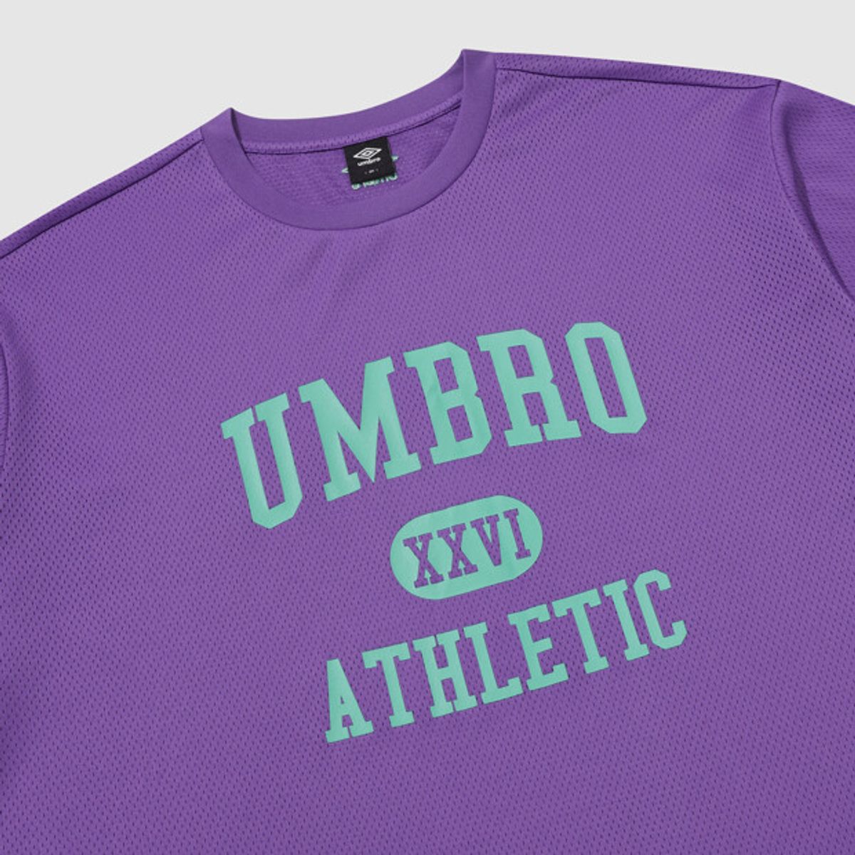 엄브로(UMBRO) 챈트 메쉬 그래픽 로고 반팔 티셔츠 퍼플 UR321CRS74