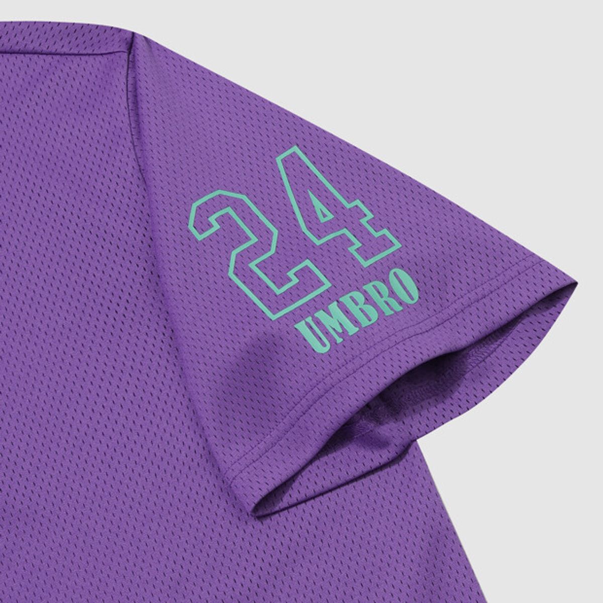 엄브로(UMBRO) 챈트 메쉬 그래픽 로고 반팔 티셔츠 퍼플 UR321CRS74