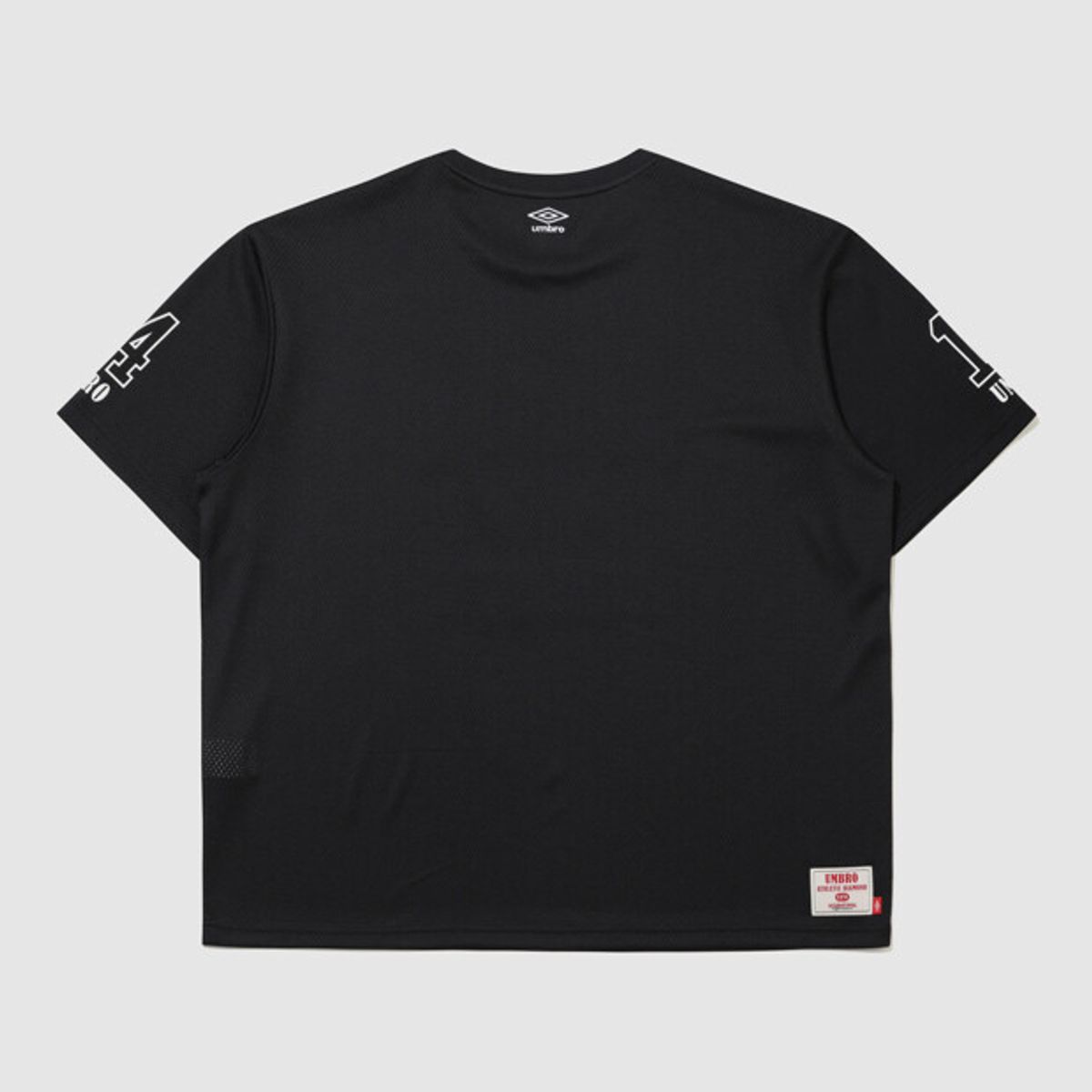 엄브로(UMBRO) 챈트 메쉬 그래픽 로고 반팔 티셔츠 블랙 UR321CRS74