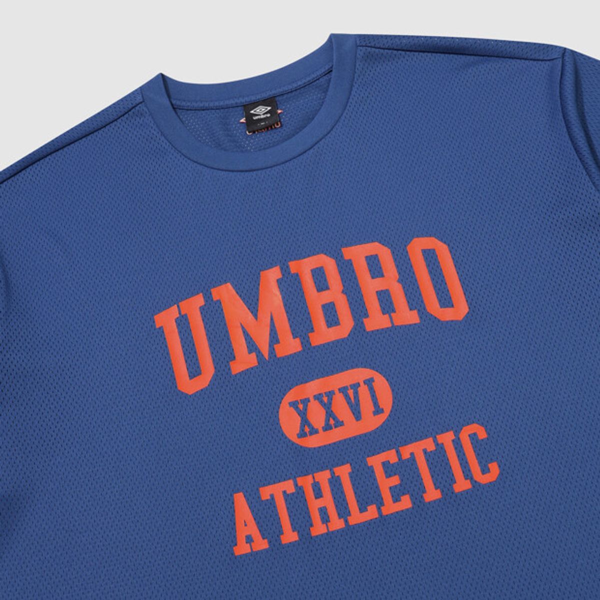 엄브로(UMBRO) 챈트 메쉬 그래픽 로고 반팔 티셔츠 블루 UR321CRS74