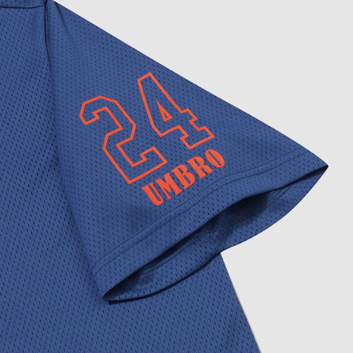 엄브로(UMBRO) 챈트 메쉬 그래픽 로고 반팔 티셔츠 블루 UR321CRS74