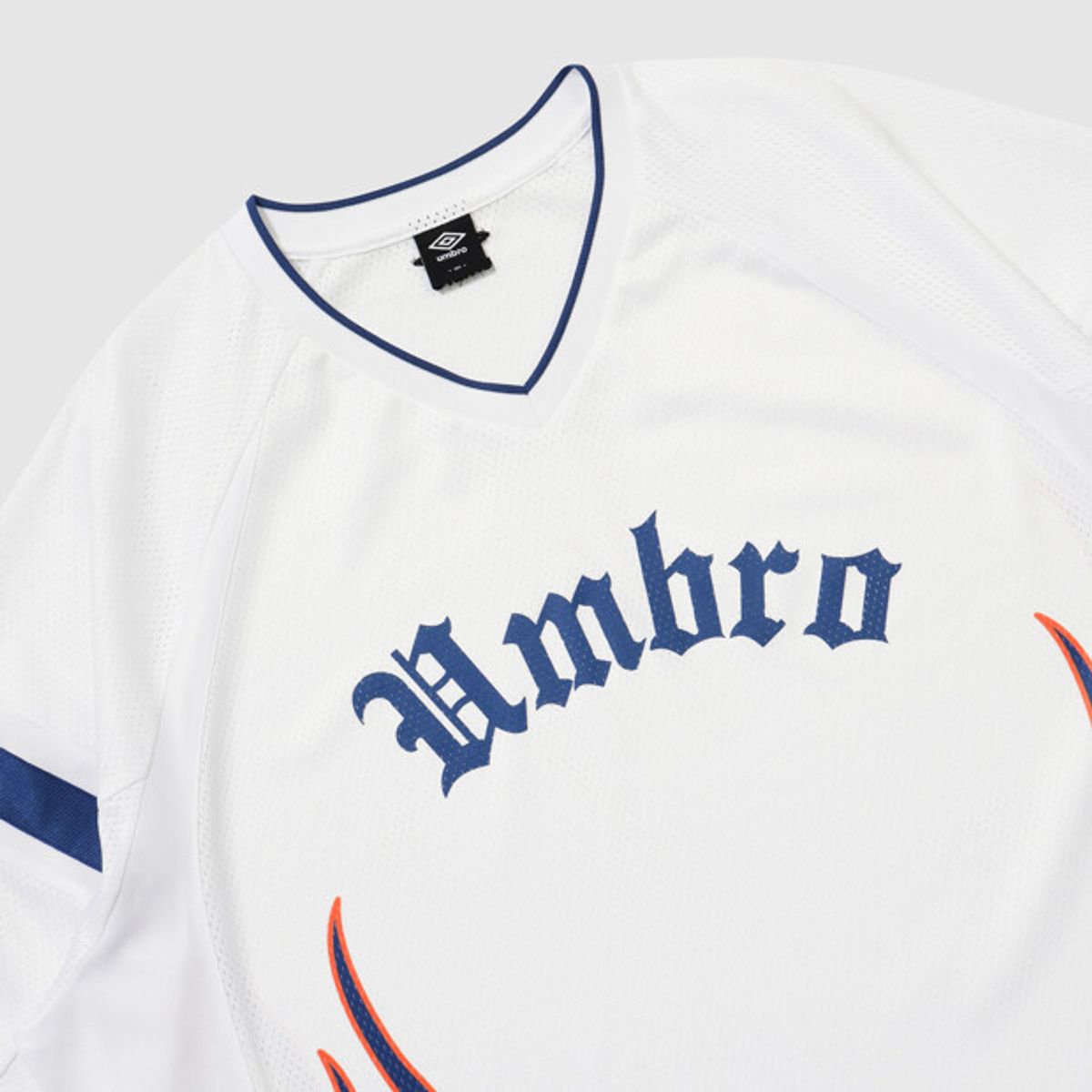 엄브로(UMBRO) 챈트 메쉬 플레임 긴팔 티셔츠 화이트 UR321CRL72