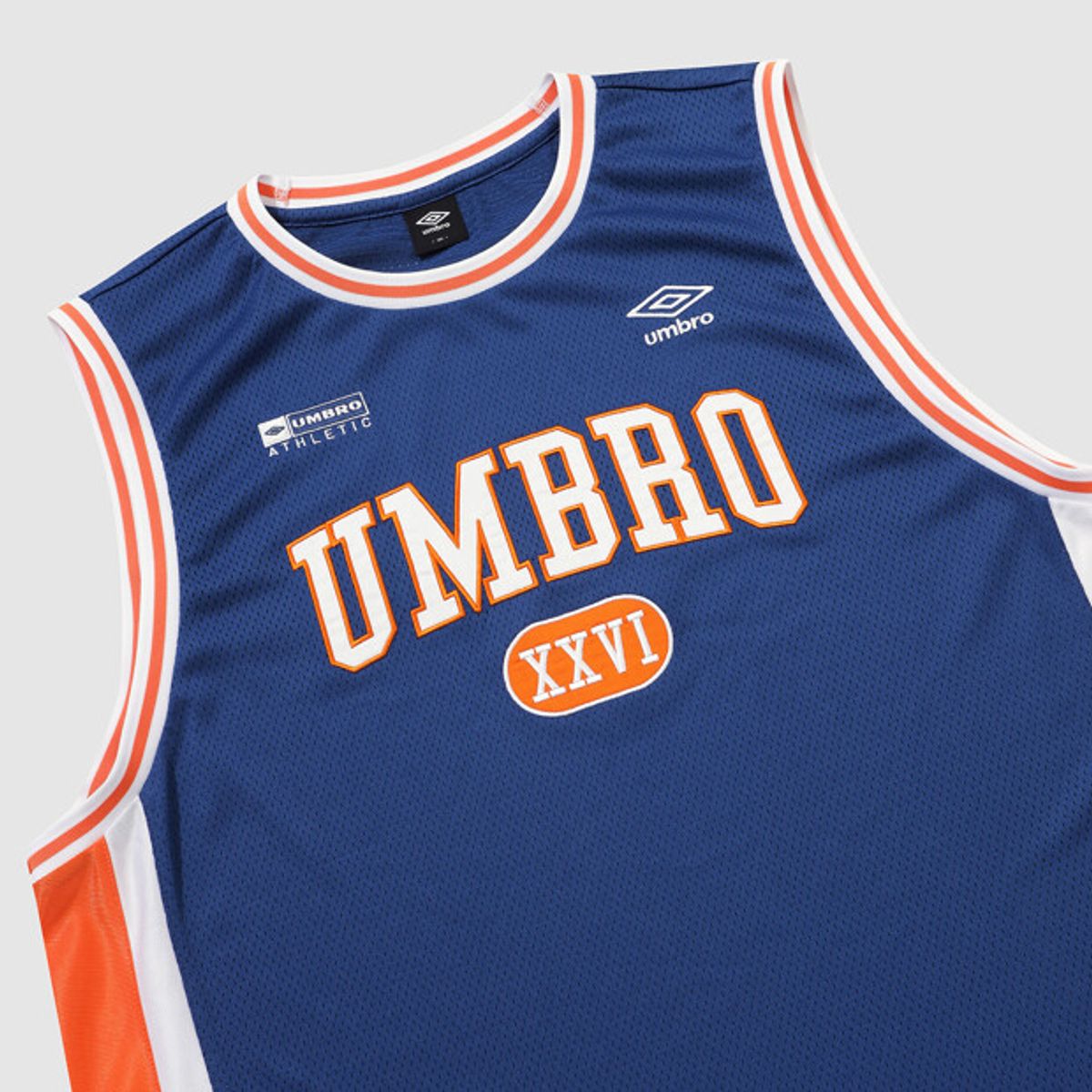 엄브로(UMBRO) 챈트 메쉬 그래픽 로고 슬리브리스 티셔츠 네이비 UR324CSL72