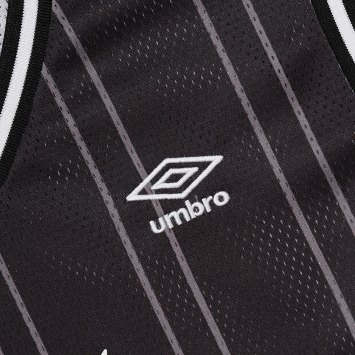 엄브로(UMBRO) 챈트 메쉬 그래픽 스프라이프 슬리브리스 티셔츠 블랙 UR321CSL71