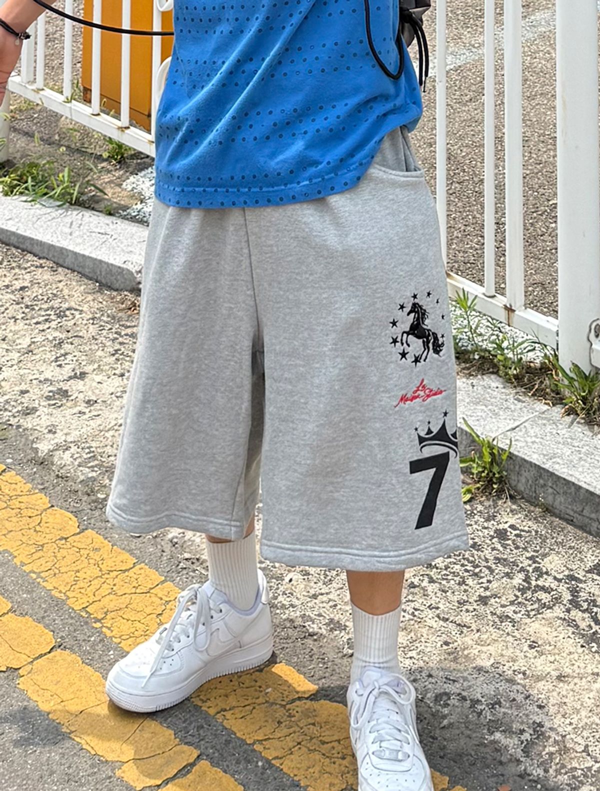 라 메종 스튜디오(LA MAISON STUDIO) STAR HORSE BERMUDA SHORTS MELANGRAY(FCG2PT817M)