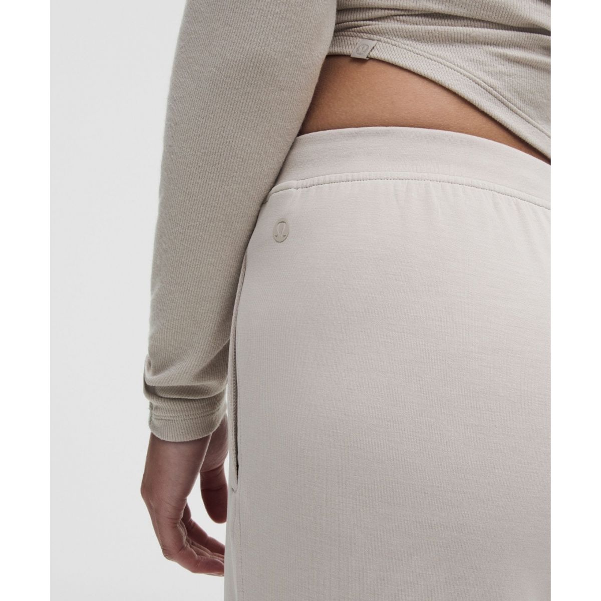 룰루레몬(LULULEMON) 라이트웨이트 Softstreme 미드라이즈 팬츠 *아시아 핏  DOWN