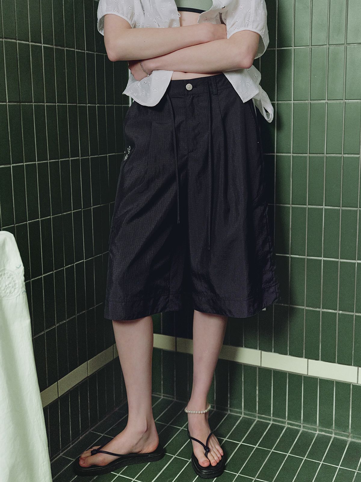 뮈뮈에르(MUEMUER) Embroidery Half Cago Pants MU2634PT305M