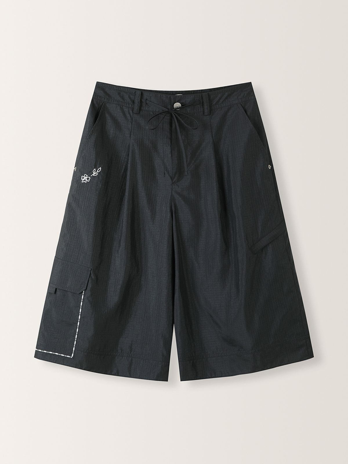 뮈뮈에르(MUEMUER) Embroidery Half Cago Pants MU2634PT305M