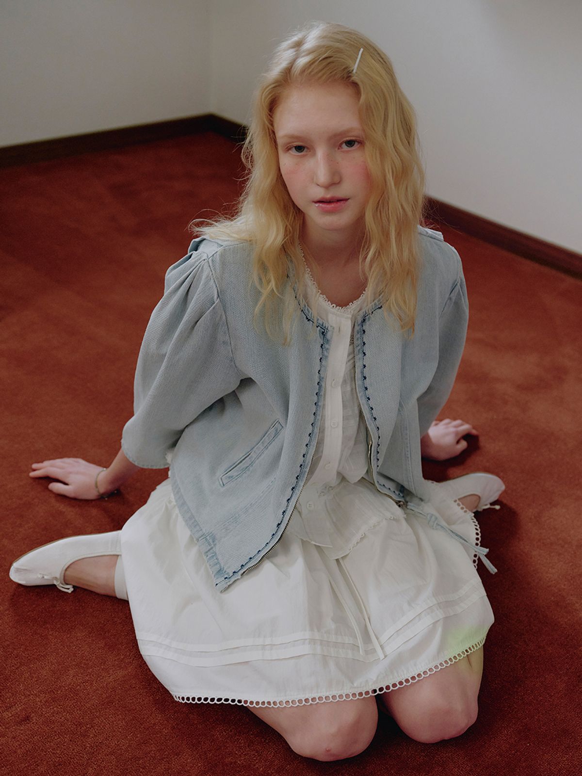 뮈뮈에르(MUEMUER) Volume Sleeve Embroidered Denim Jacket MU2634JK307M