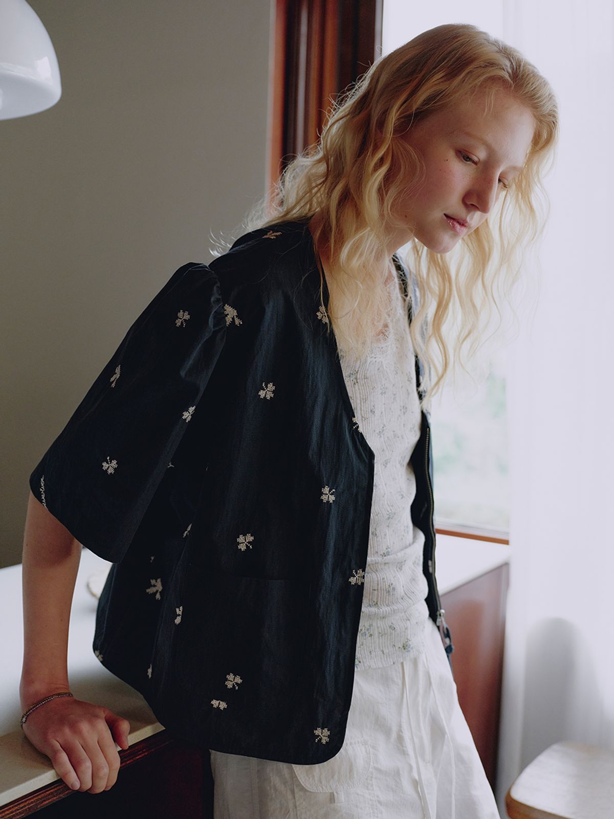 뮈뮈에르(MUEMUER) Muemuer Clover Embroidery Jacket MU2634JK301M