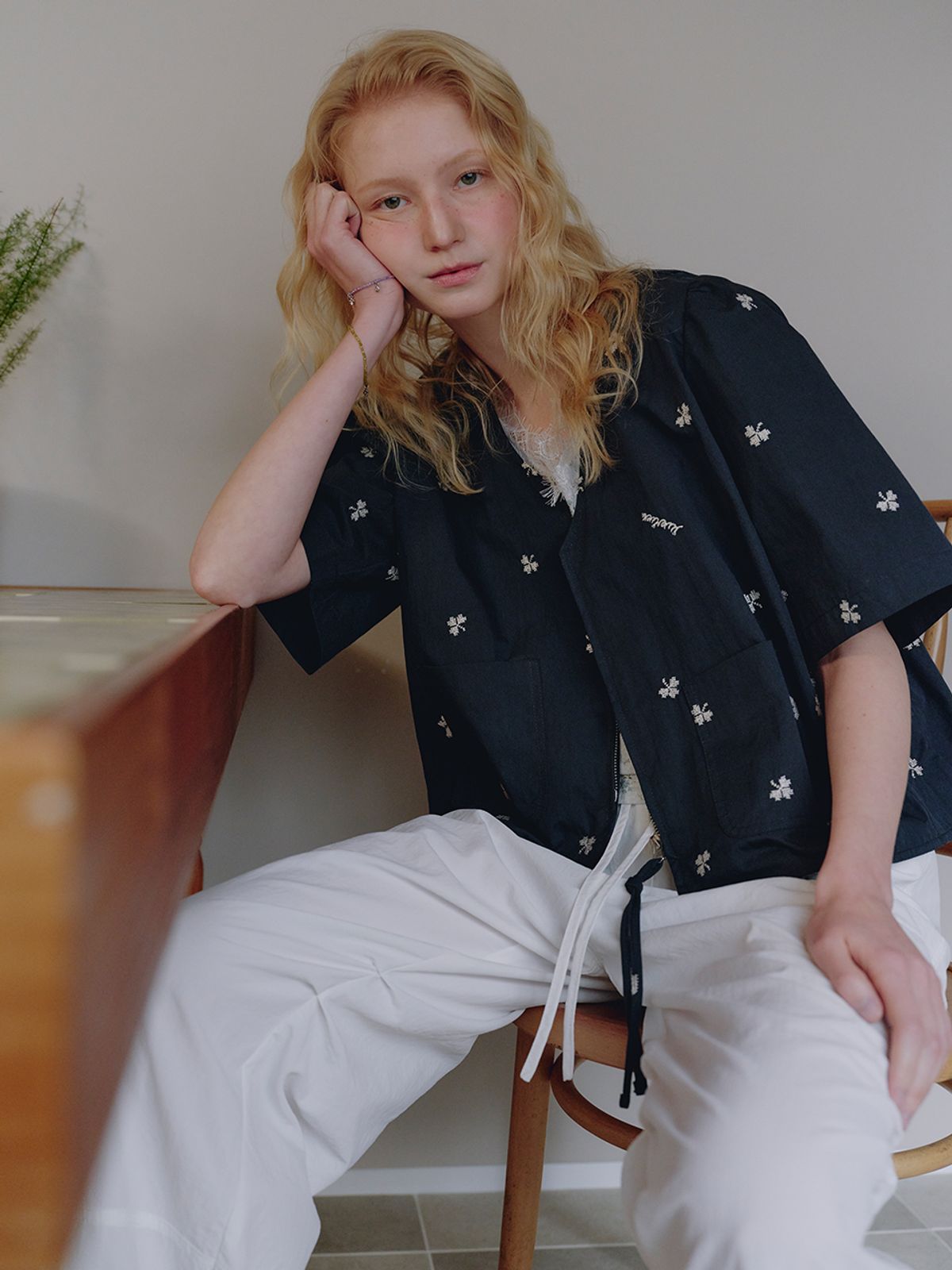 뮈뮈에르(MUEMUER) Muemuer Clover Embroidery Jacket MU2634JK301M
