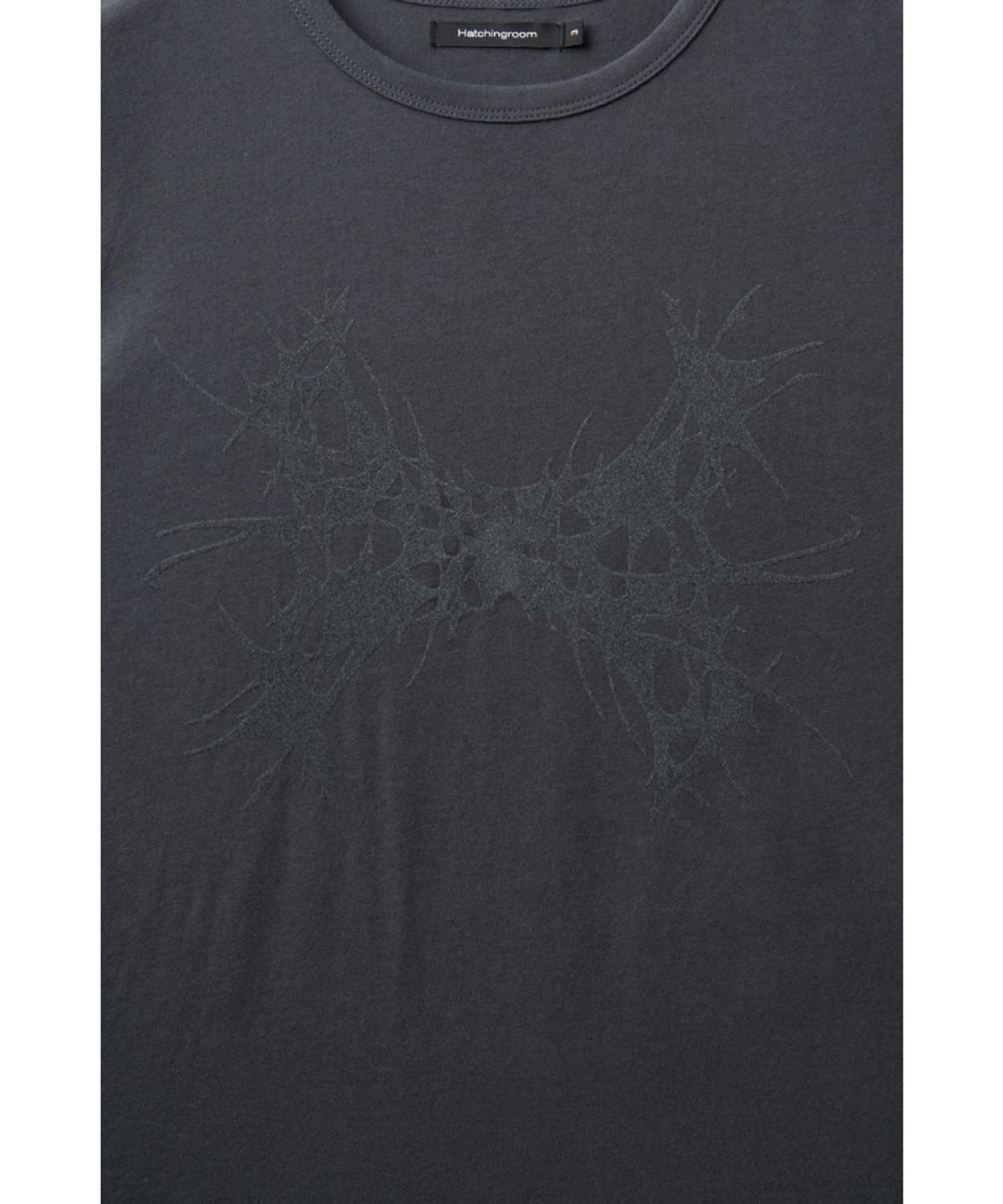 해칭룸(HATCHINGROOM) Abstract H Tee Blue Charcoal