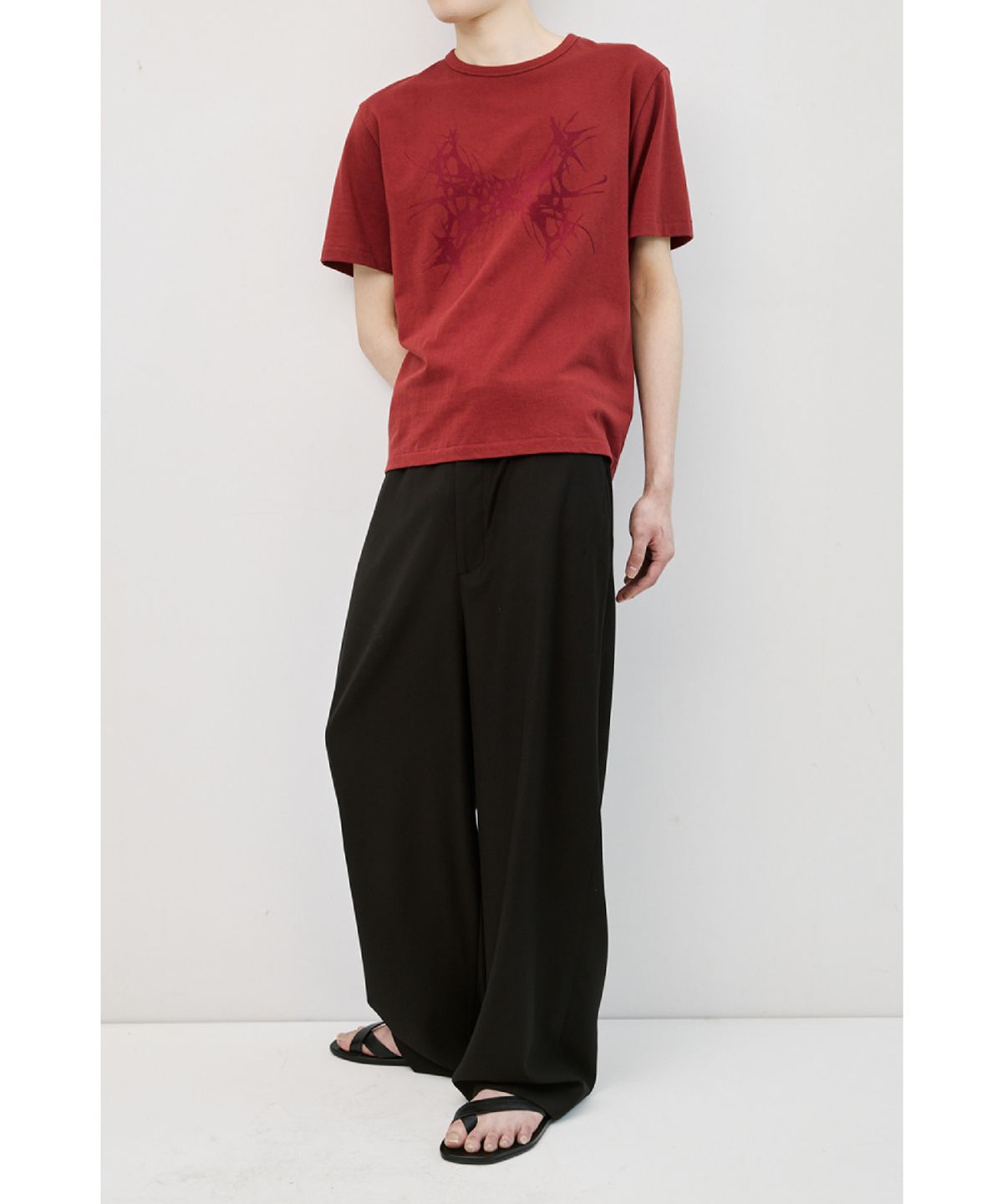 해칭룸(HATCHINGROOM) Abstract H Tee Dark Red