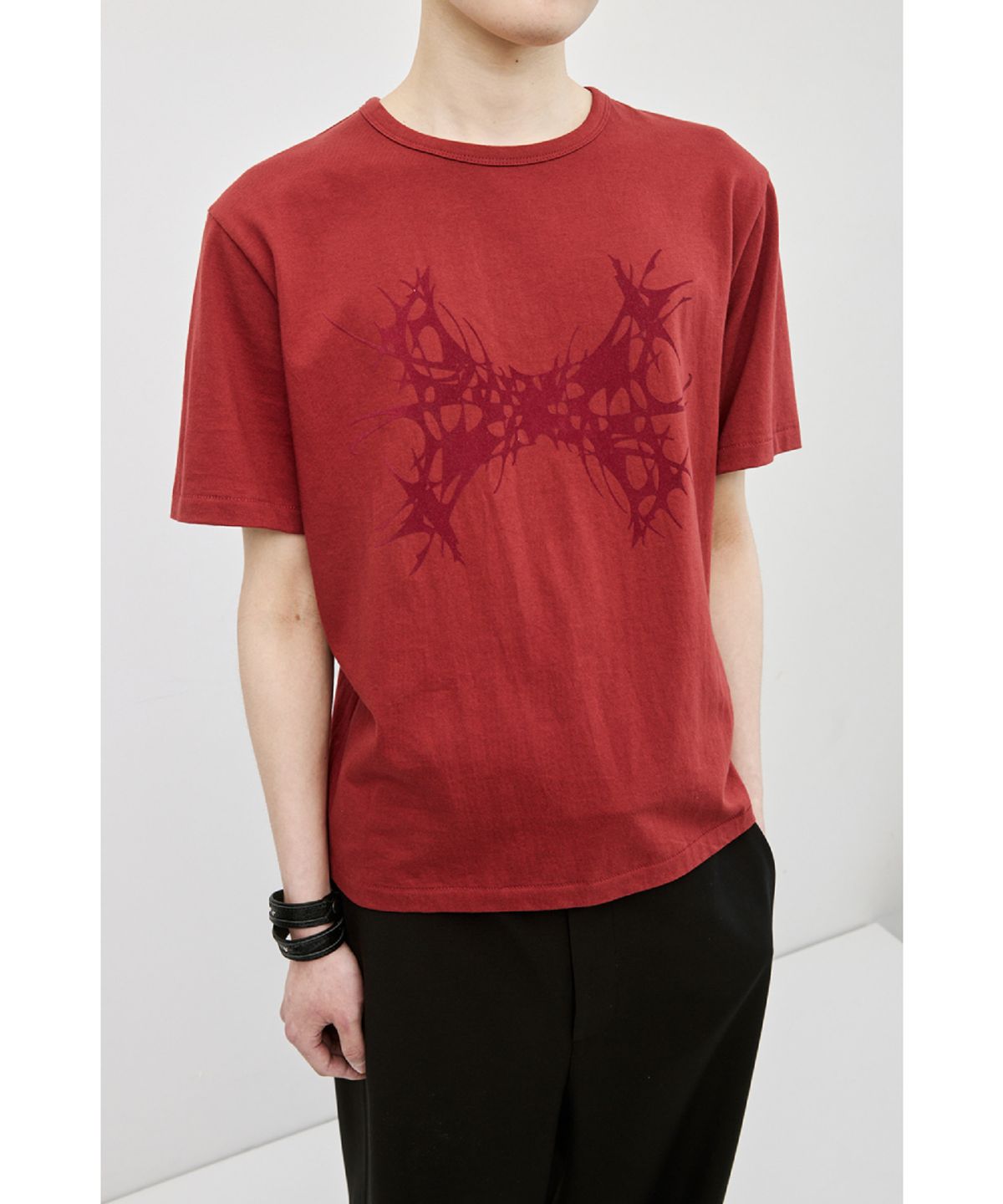 해칭룸(HATCHINGROOM) Abstract H Tee Dark Red