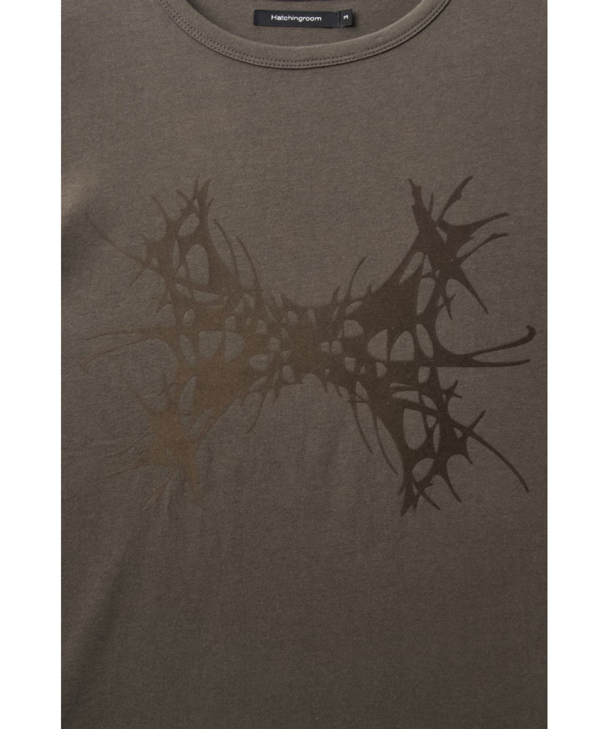해칭룸(HATCHINGROOM) Abstract H Tee Mud Brown