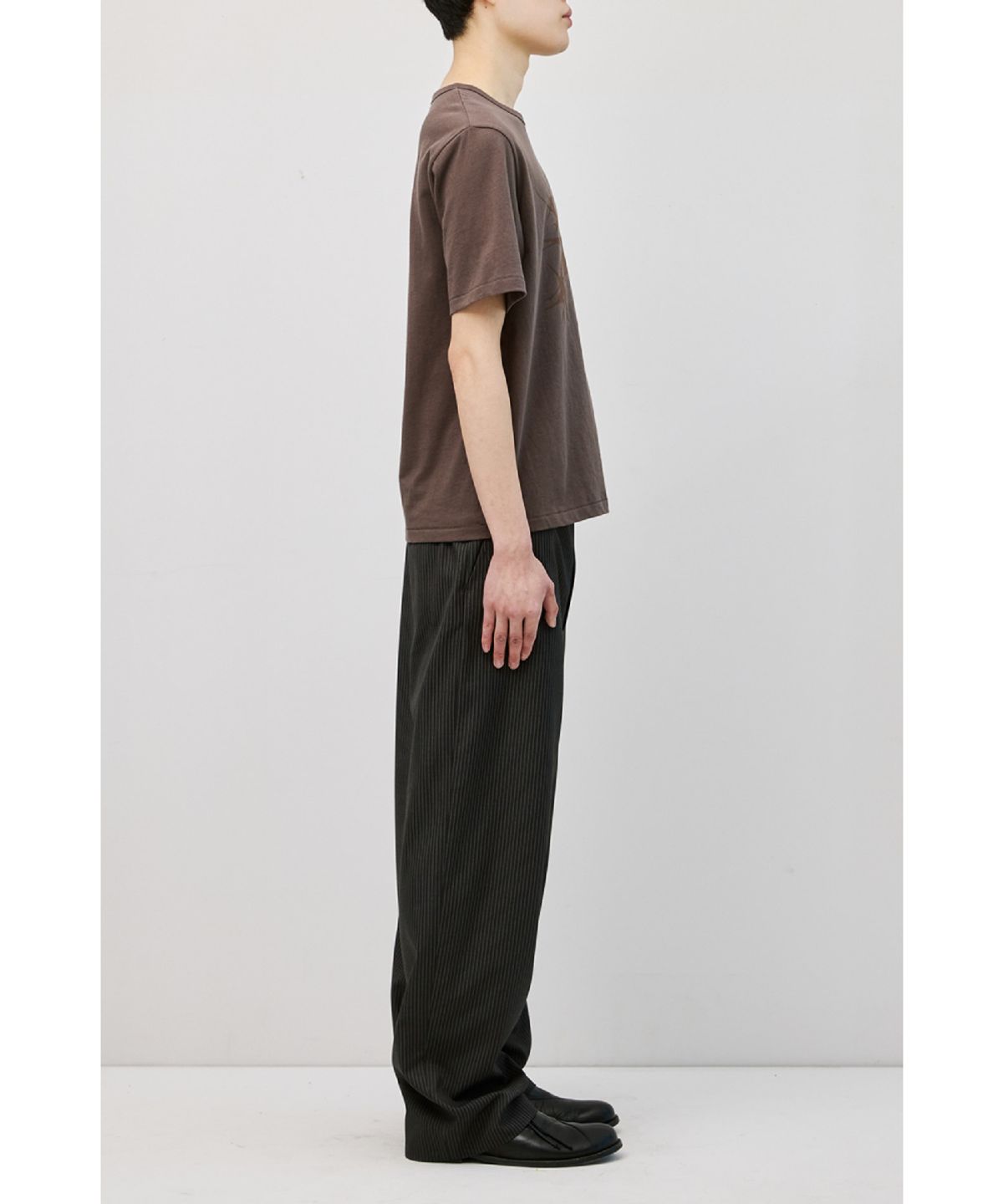 해칭룸(HATCHINGROOM) Abstract H Tee Mud Brown