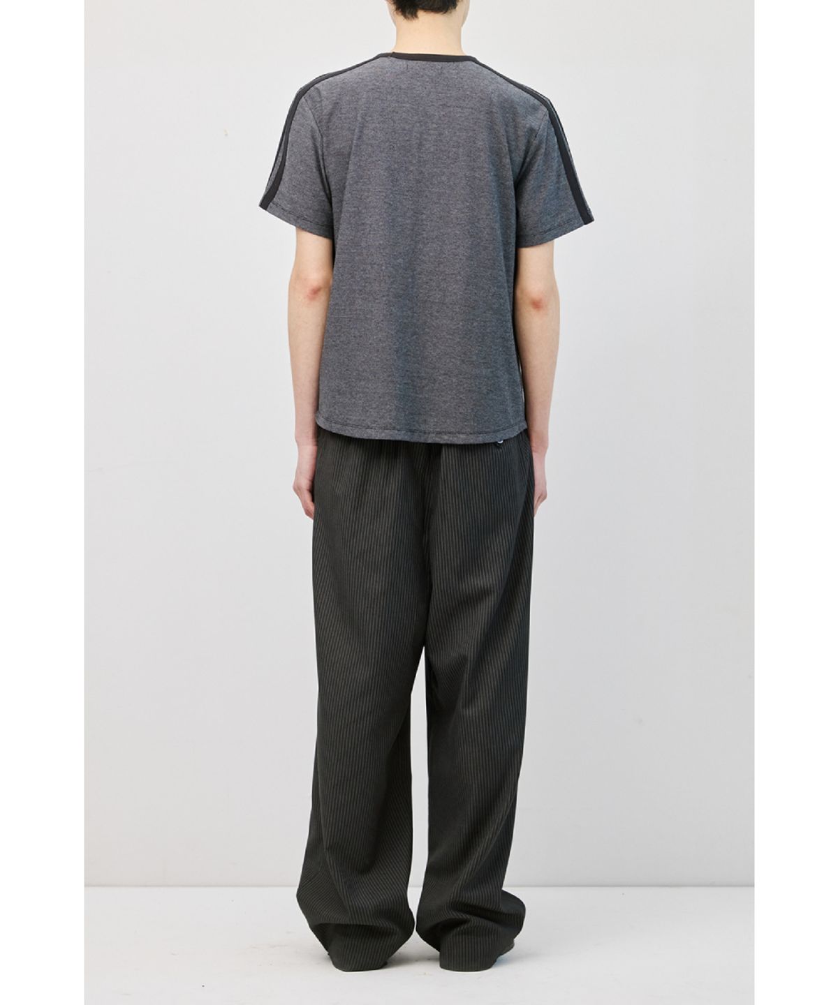 해칭룸(HATCHINGROOM) Lines Tee Black