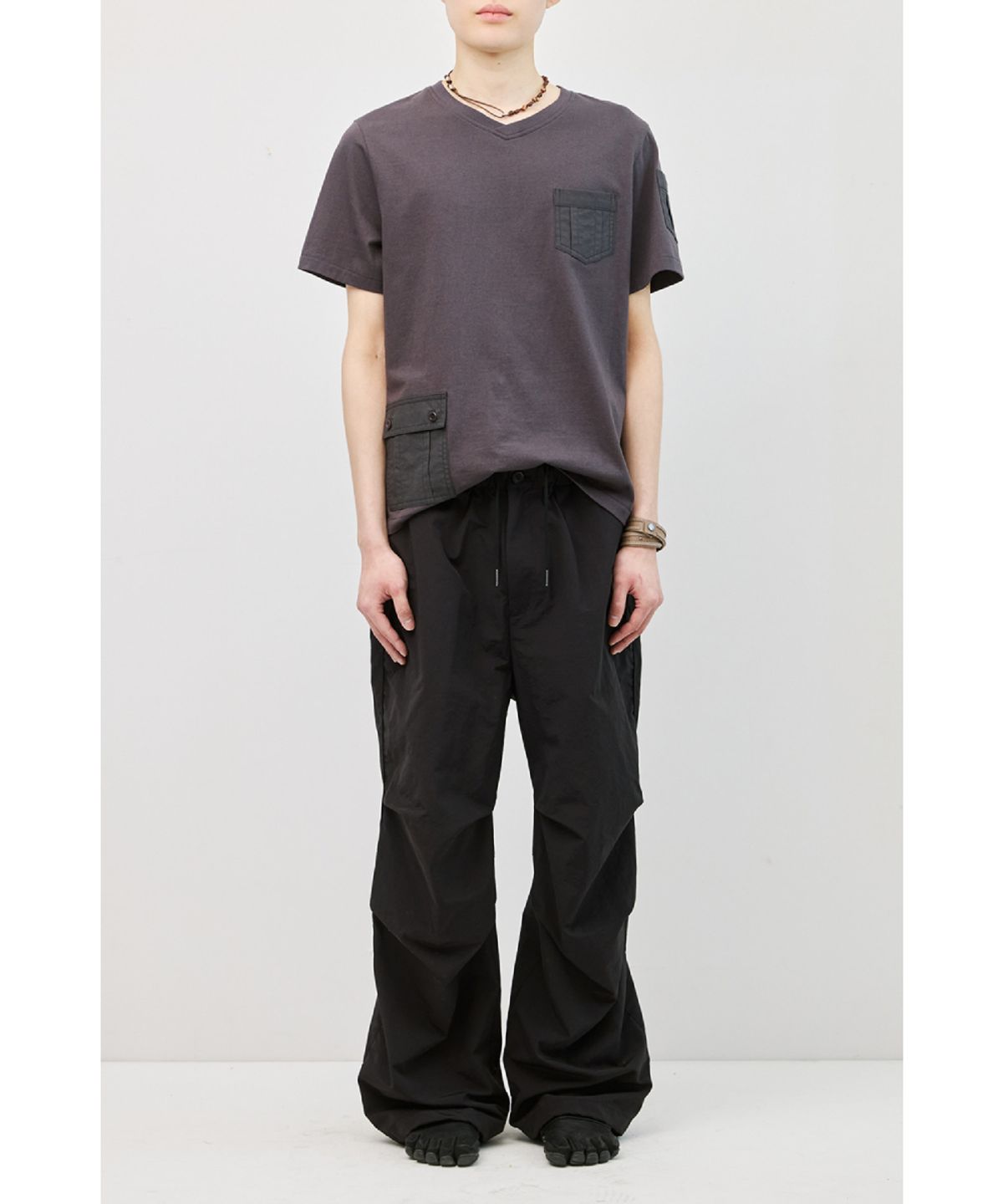 해칭룸(HATCHINGROOM) Multi Pocket Tee Charcoal