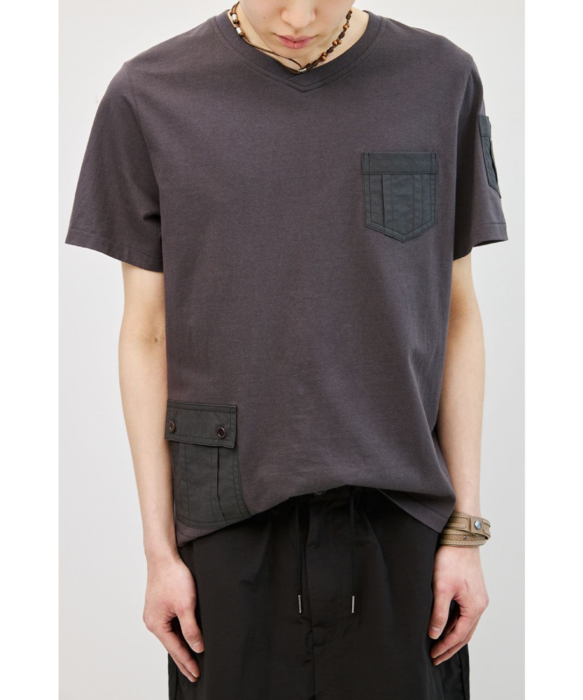 해칭룸(HATCHINGROOM) Multi Pocket Tee Charcoal