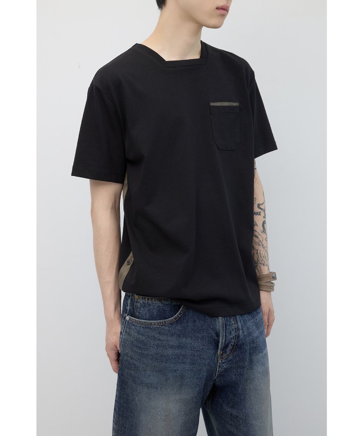 해칭룸(HATCHINGROOM) Square Neck Tee Black