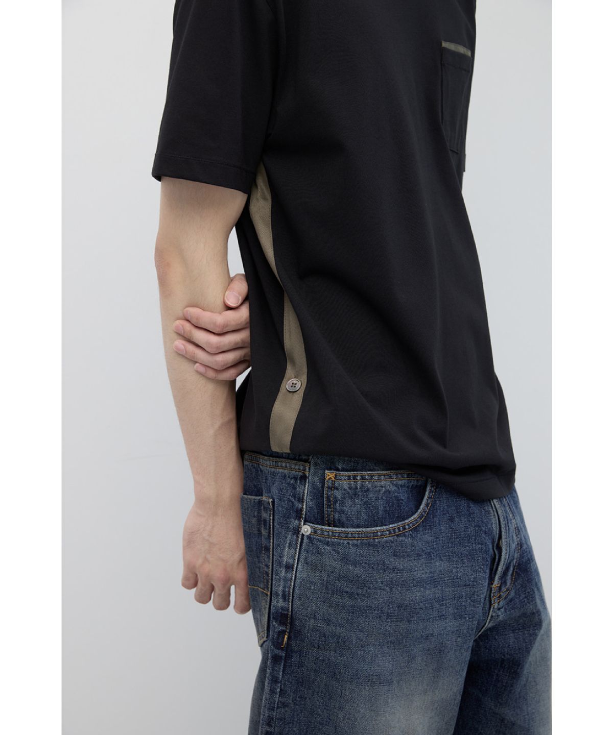 해칭룸(HATCHINGROOM) Square Neck Tee Black