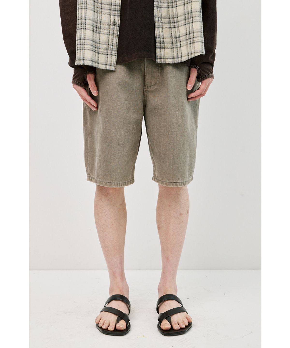 해칭룸(HATCHINGROOM) Bleached Shorts Olive