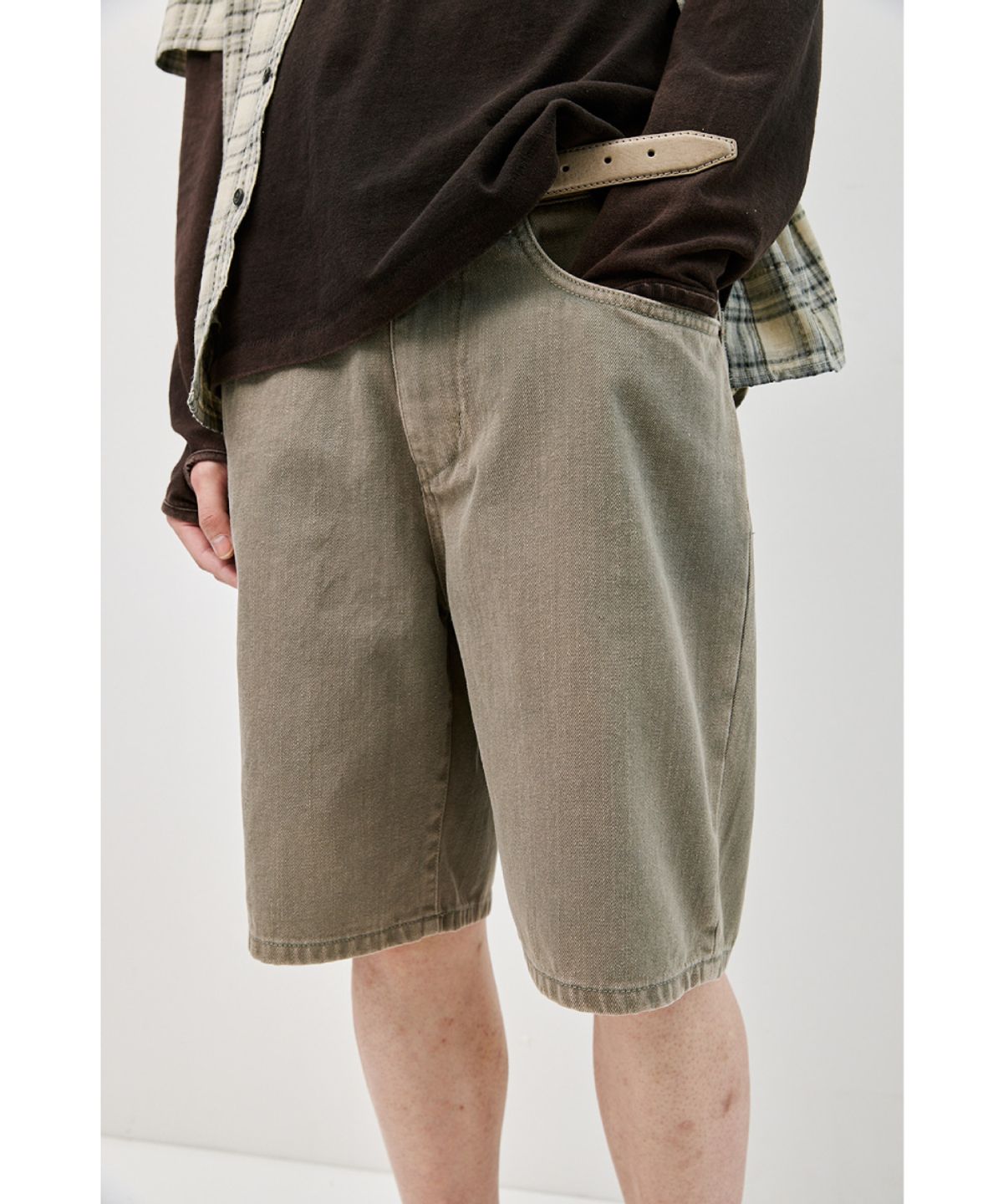 해칭룸(HATCHINGROOM) Bleached Shorts Olive