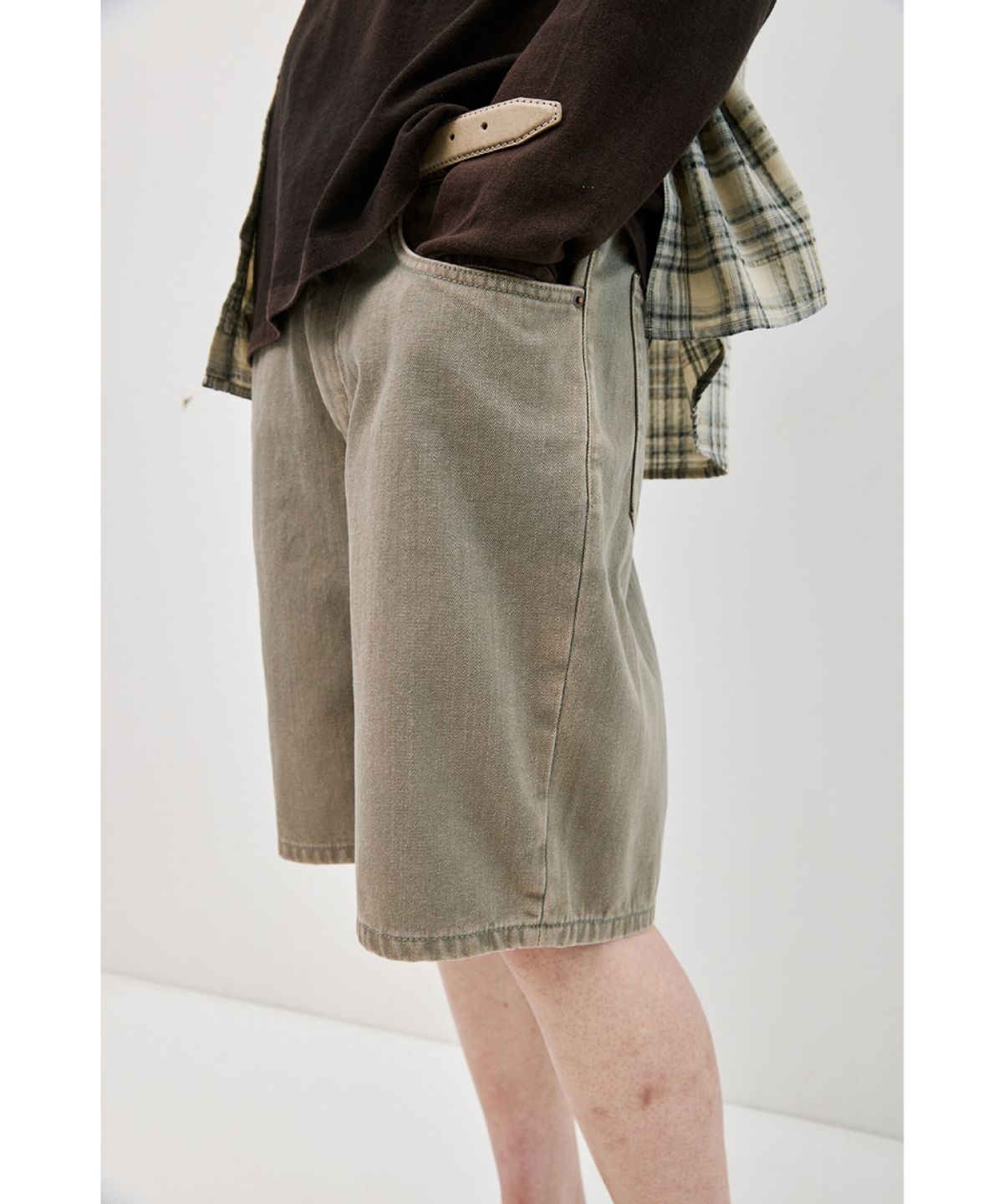 해칭룸(HATCHINGROOM) Bleached Shorts Olive