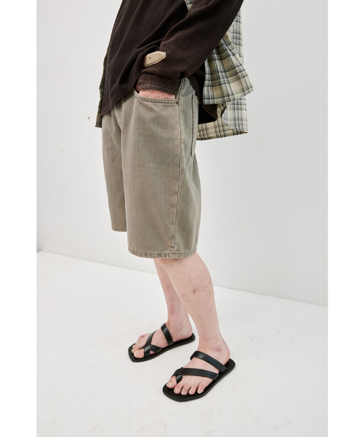 해칭룸(HATCHINGROOM) Bleached Shorts Olive