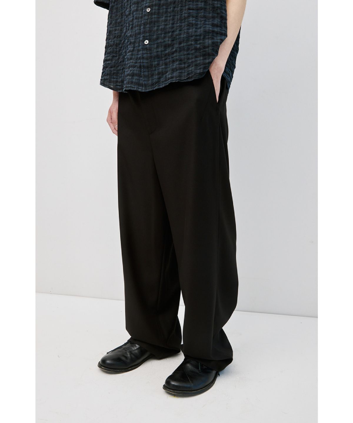 해칭룸(HATCHINGROOM) Contrast Trousers Black