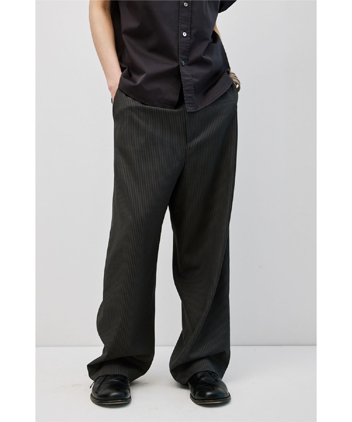 해칭룸(HATCHINGROOM) Contrast Trousers Stripe Dark Grey