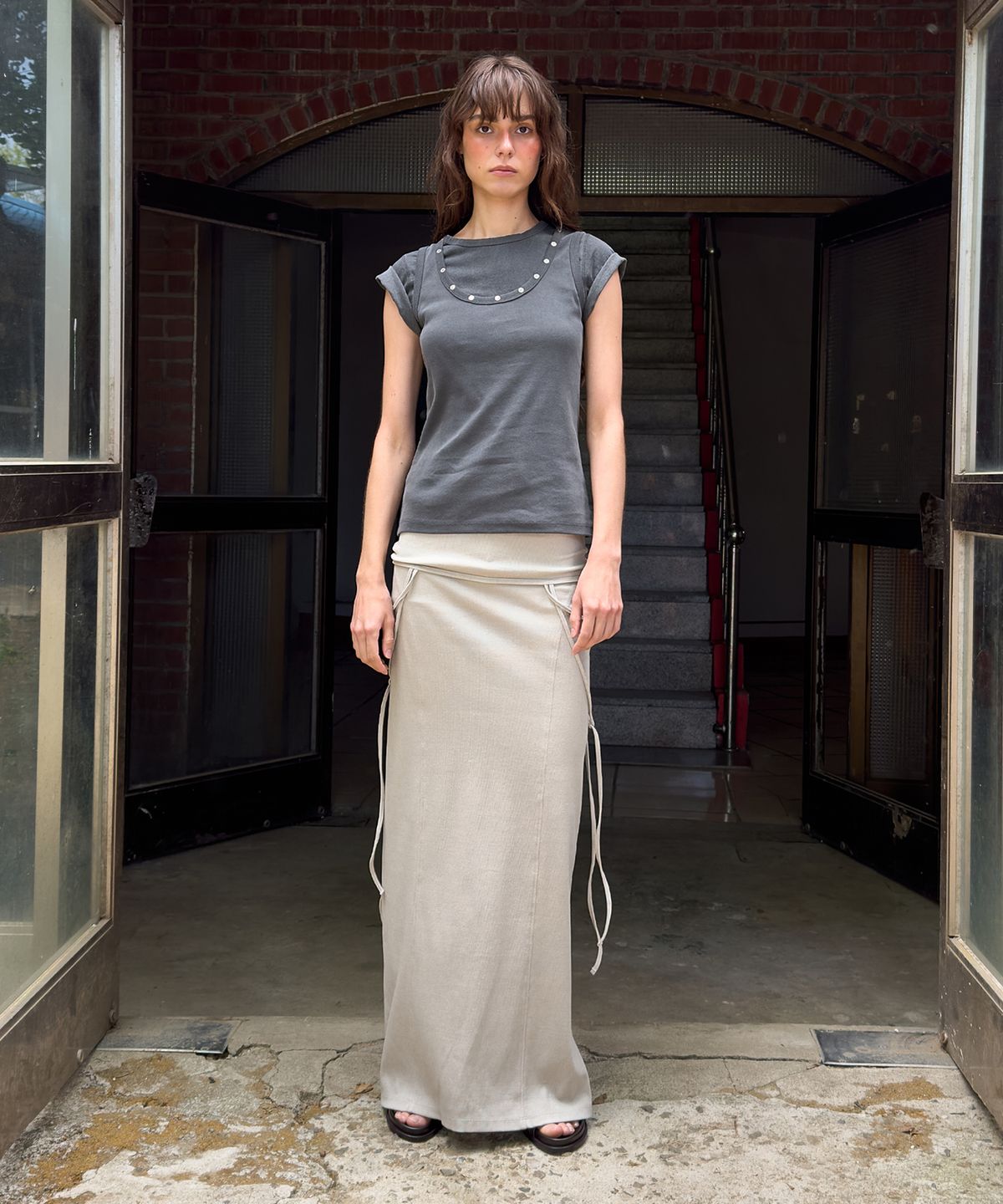 다이애그널(DIAGONAL) STUDDED SLEEVELESS TOP (charcoal)