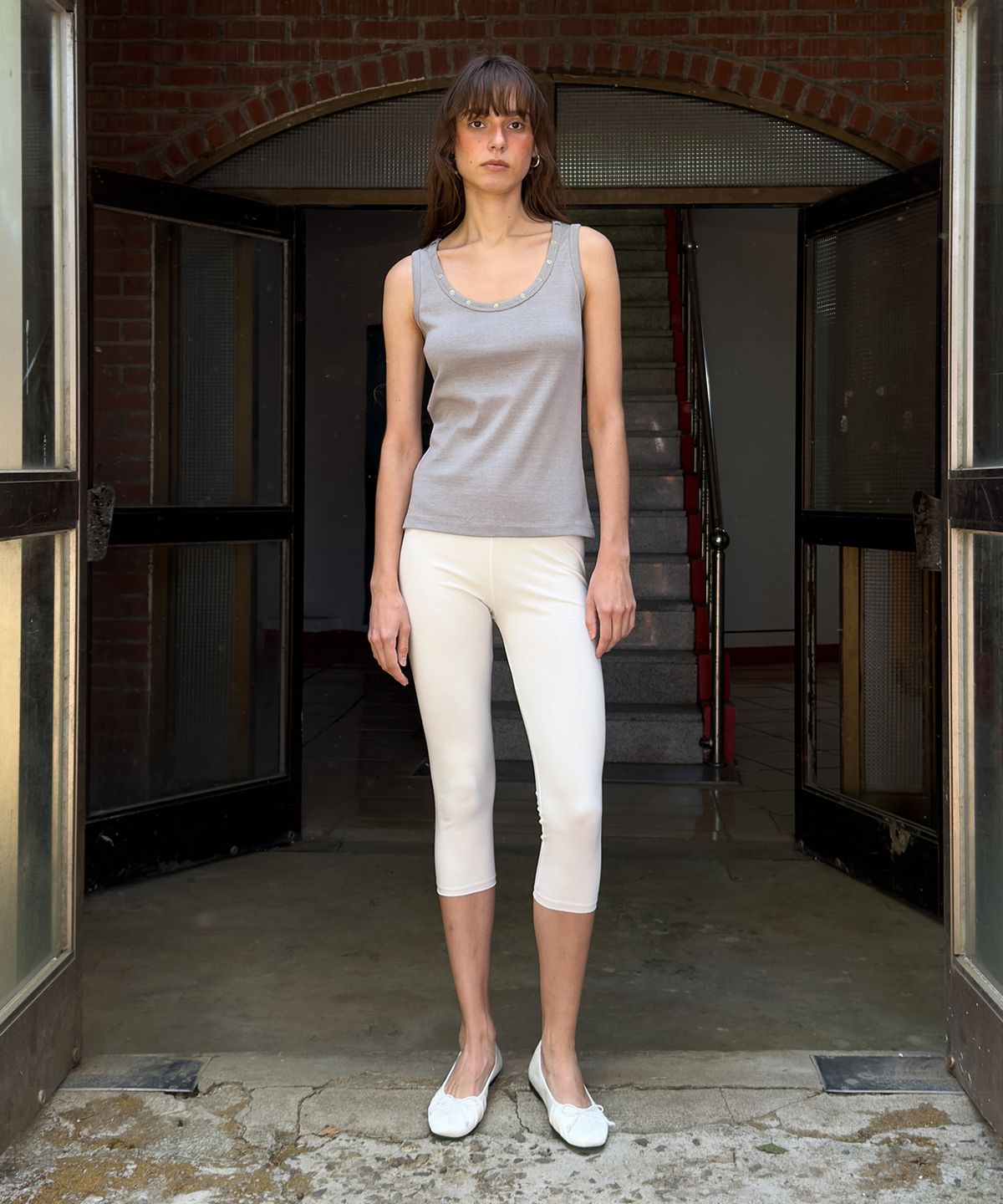 다이애그널(DIAGONAL) STUDDED SLEEVELESS TOP (grey)
