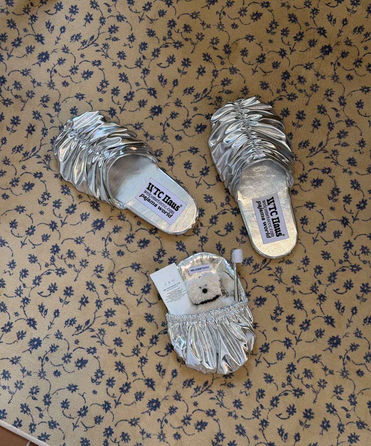 웰컴투씨씨씨(WELCOME TO CCC) [Gift Box] Croa Shoes (Mirror) Room Shoes