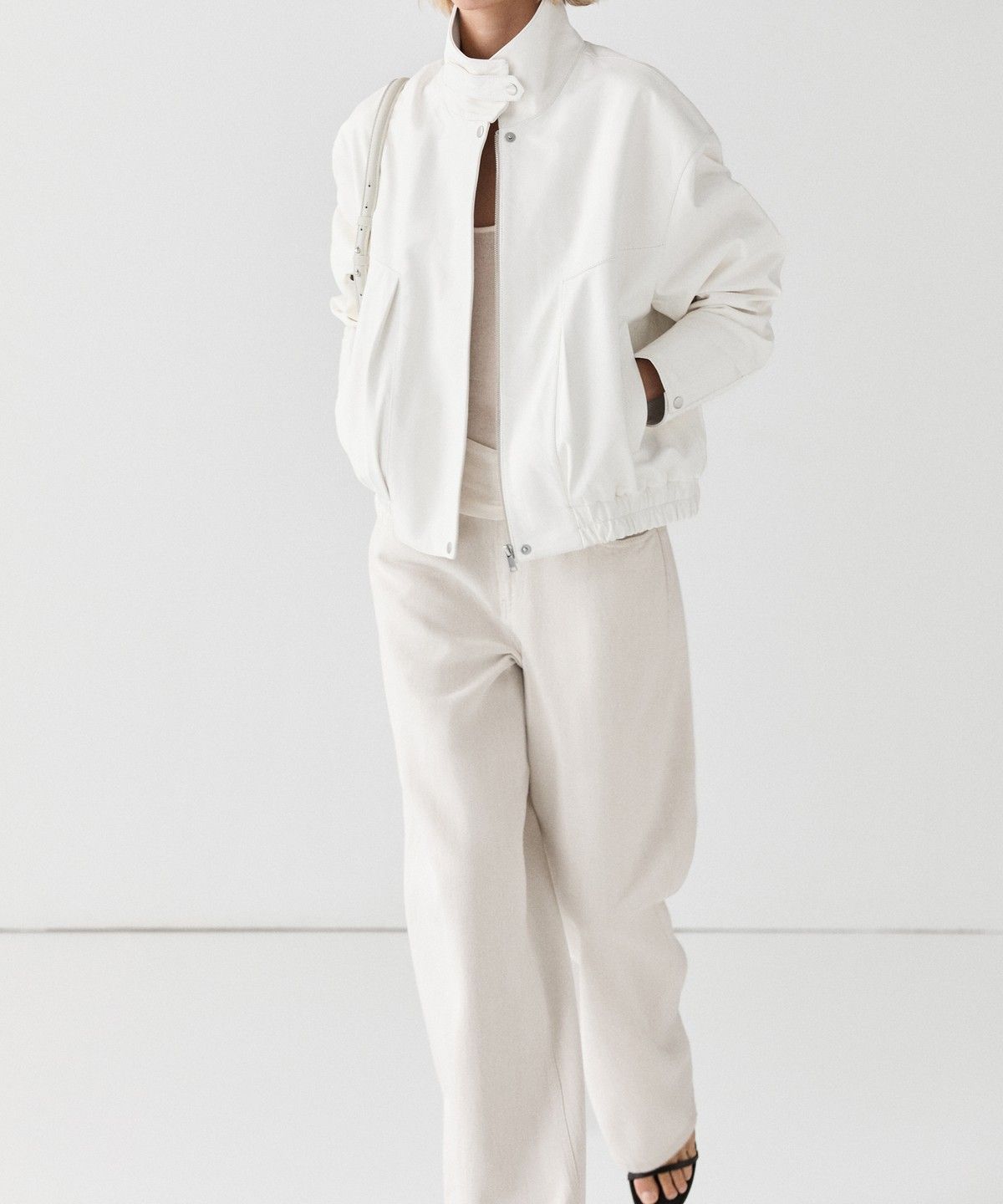 마시모두띠(MASSIMO DUTTI) 나파 가죽 봄버 자켓