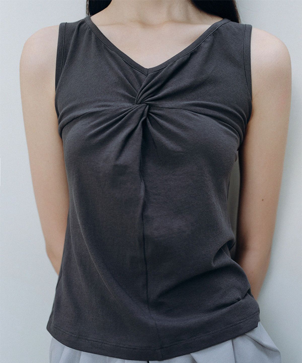 카셀(CACELE) SOFT TWIST SLEEVELESS, CHARCOAL