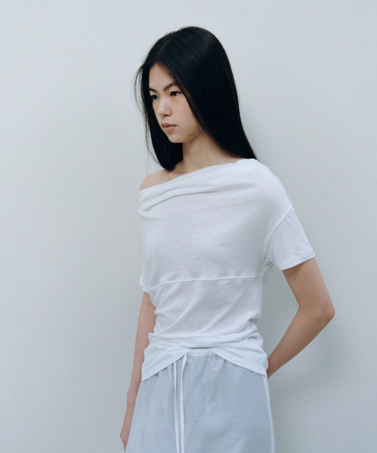 카셀(CACELE) 2WAY DRAPE OFF SHOULDER, WHITE
