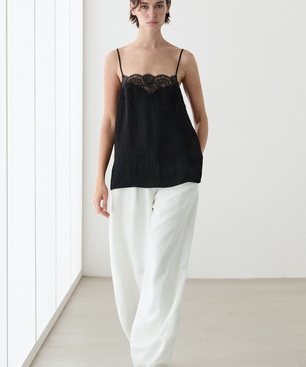 마시모두띠(MASSIMO DUTTI) 레이스 캐미솔 탑