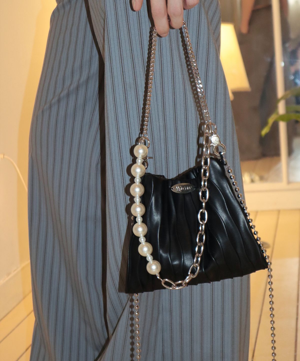 웰컴투씨씨씨(WELCOME TO CCC) Pado Pebble Bag (Black, Brown) 숄더백