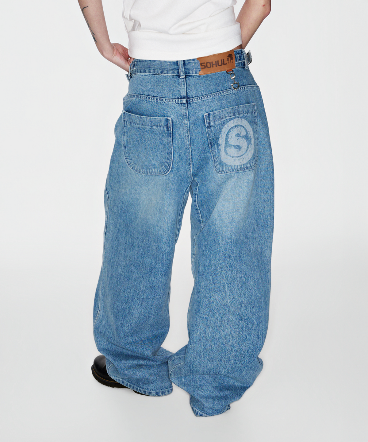 소흘(SOHUL) Sohul Semi Baggy Jeans (연청)