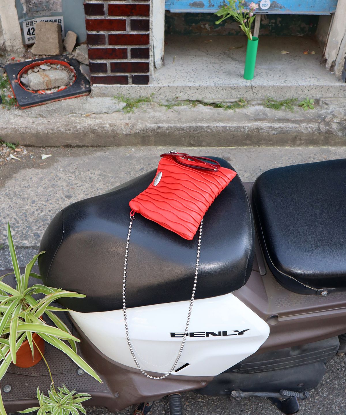 웰컴투씨씨씨(WELCOME TO CCC) Pado Pebble Bag (Red, White) 숄더백