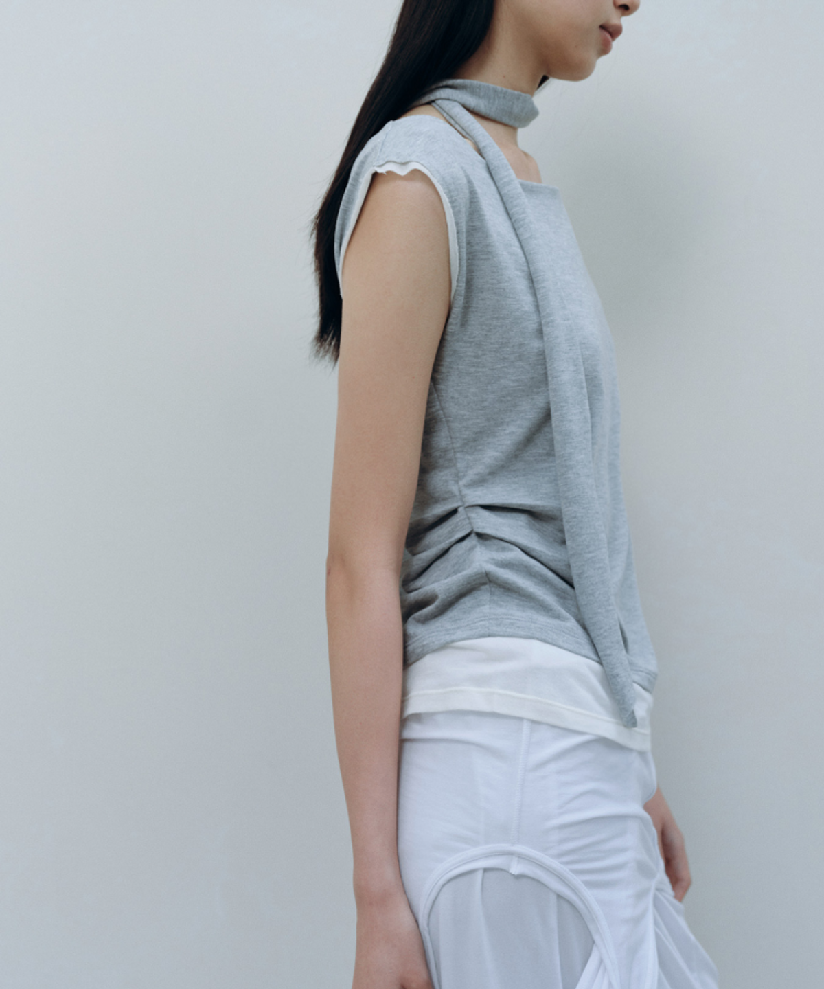 카셀(CACELE) LAYERED NECK STRAP T-SHIRT, MELANGE GRAY