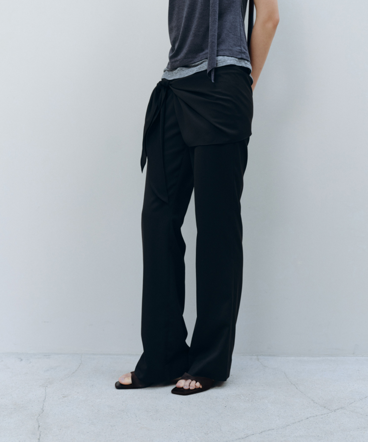 카셀(CACELE) LOW-RISE BOOTS CUT LAP PANTS, BLACK