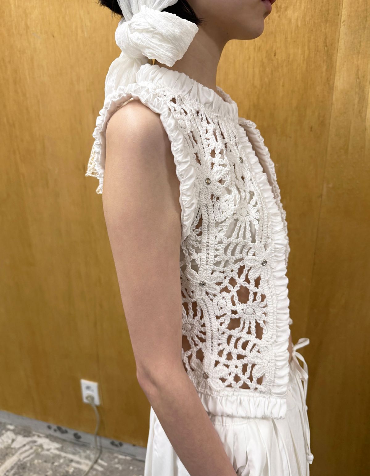 김미더영(GIMMETHEYOUNG) G_SHIRRING-TRIM KNIT VEST / WHITE