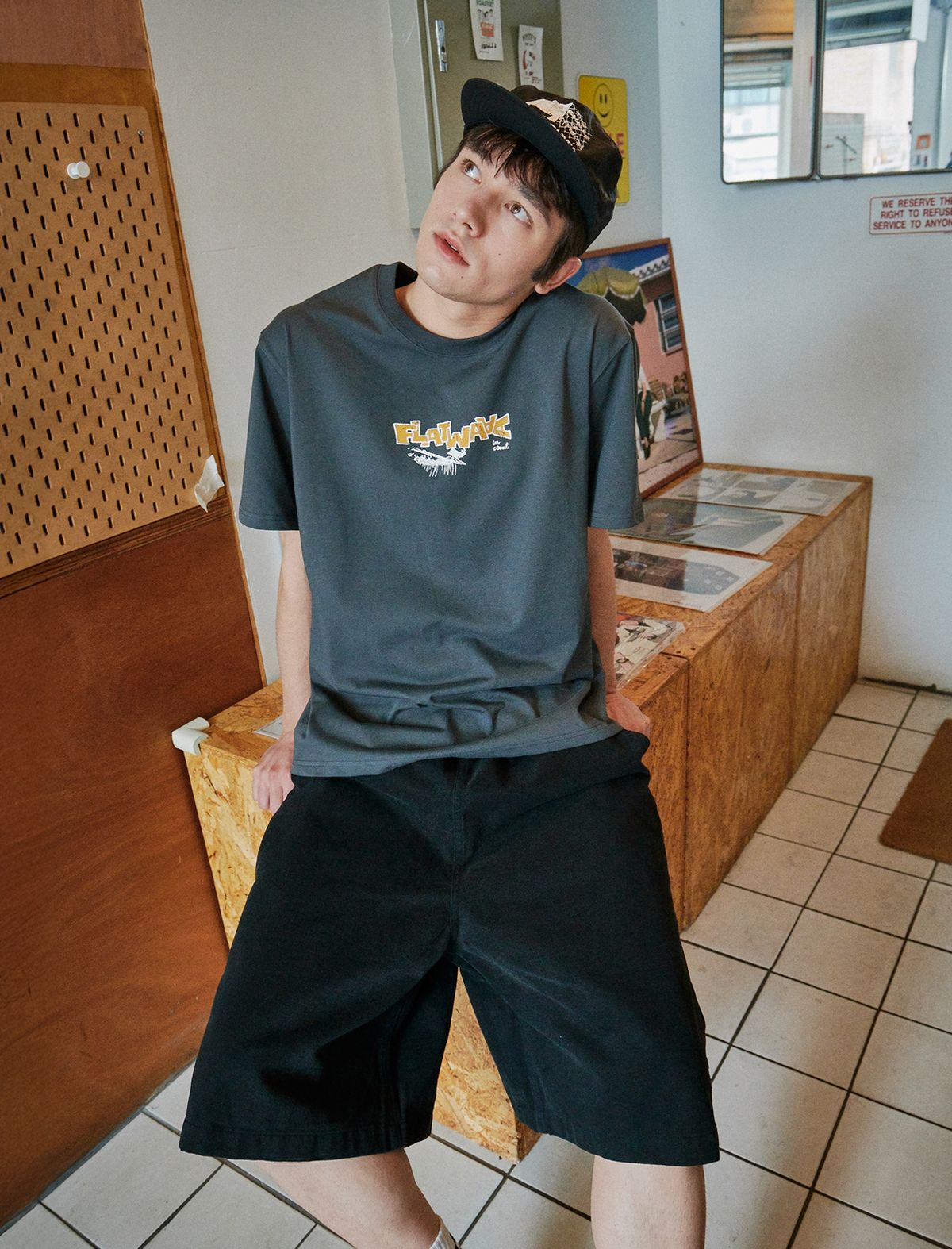 플랫웨이브 인 서울(FLATWAVE IN SEOUL) Wynd Print T-Shirts Charcoal