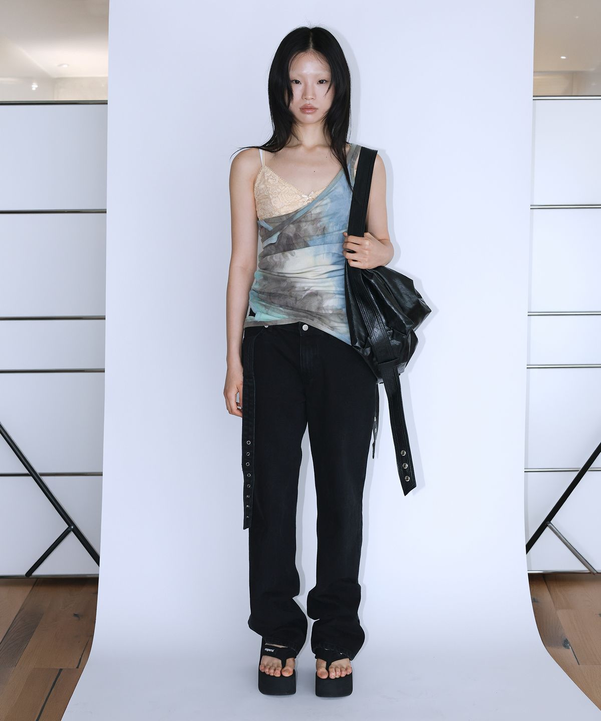 틴시(TEENSY) 할로우 드레이프 벨티드 호보백 (블랙)