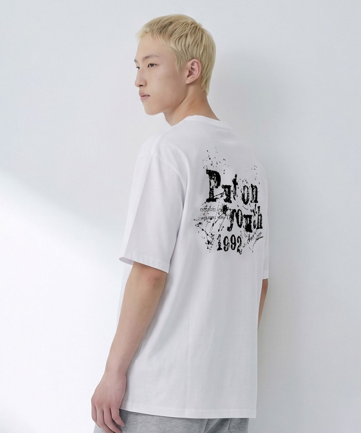 체이스컬트(CHASECULT) 공용 스프레이 그래픽 반팔 티셔츠-FCRU5828E01