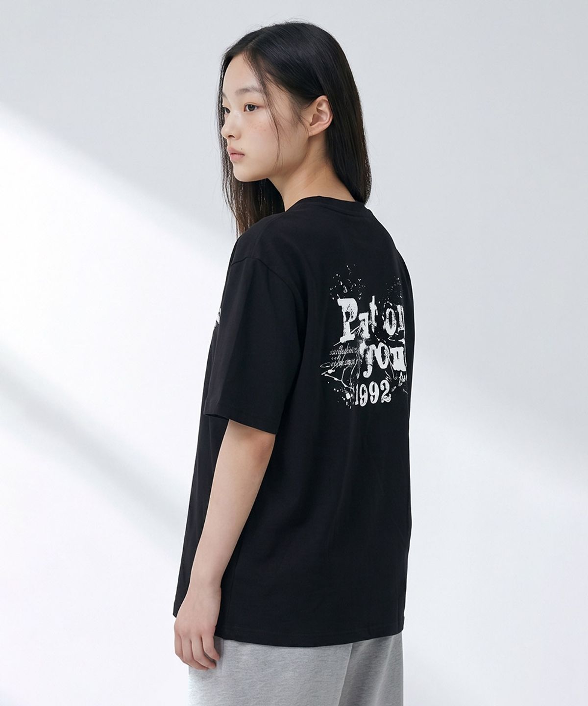 체이스컬트(CHASECULT) 공용 스프레이 그래픽 반팔 티셔츠-FCRU5828E03